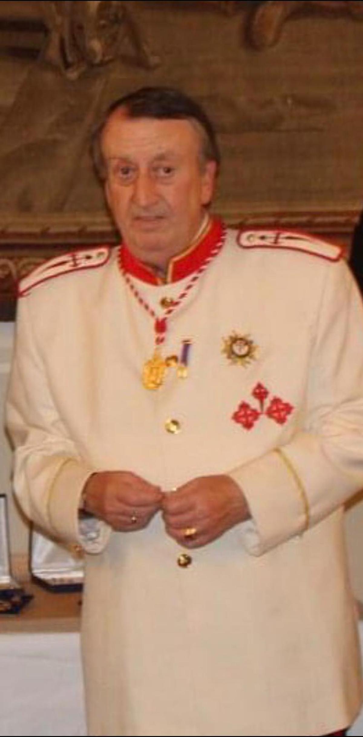Alfonso Barcia en una foto de archico con el uniforme de la Orden del Camino de Santiago