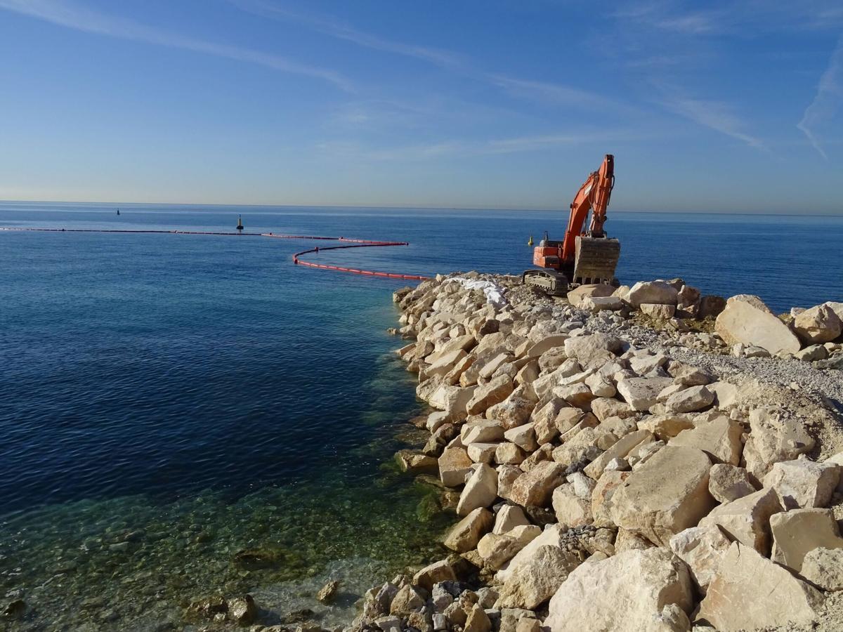 MLG 25-09-2026.-Construción de la escollera y ampliación de la playa de Los Baños del Carmen.