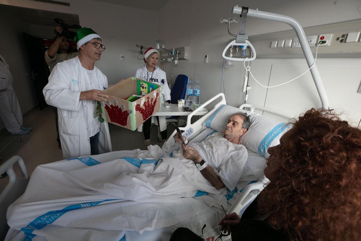 Las postales navideñas de los alumnos de Cas Serres llegan un año más al Hospital Can Misses Las postales navideñas de los alumnos de Cas Serres llegan un año más al Hospital Can Misses