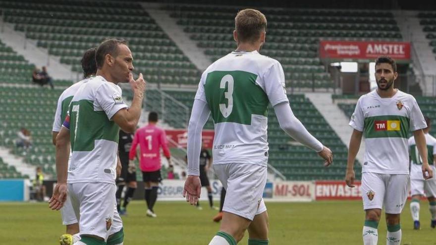 Imagen del Elche-Ebro que también se jugó a las doce de la mañana el pasado domingo