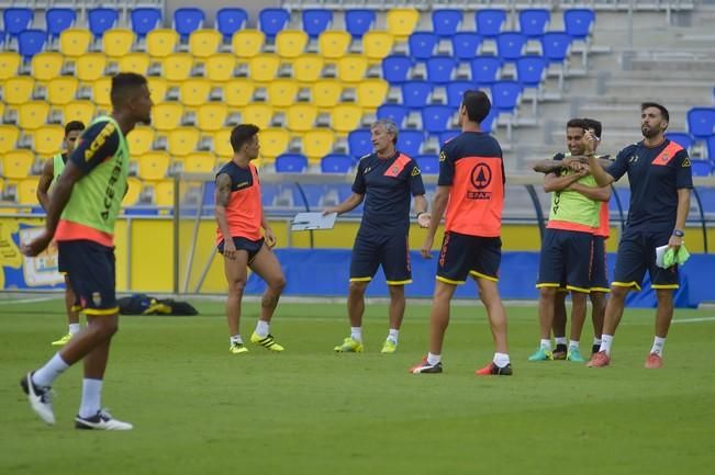 Entrenamiento de la UD en el estadio Gran Canaria