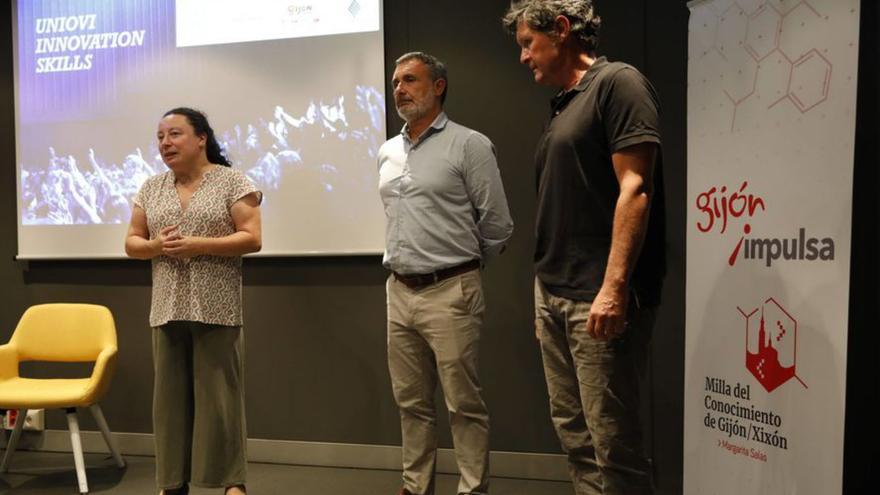 Begoña Cueto, Luis Díaz y Enrique Riesgo, ayer, en el acto de presentación de los proyectos. | Ángel González