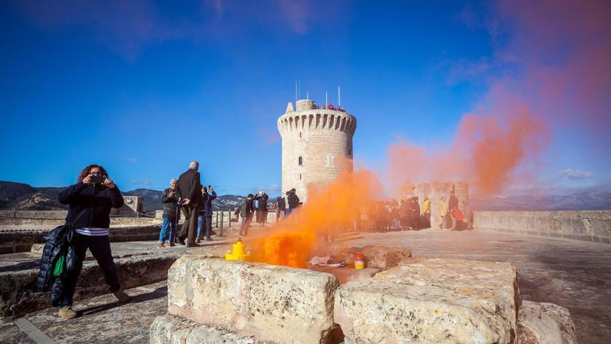 Spektakel für Menschenrechte: Die Wachtürme auf Mallorca senden am Samstag (15.1.) Licht- und Rauchzeichen