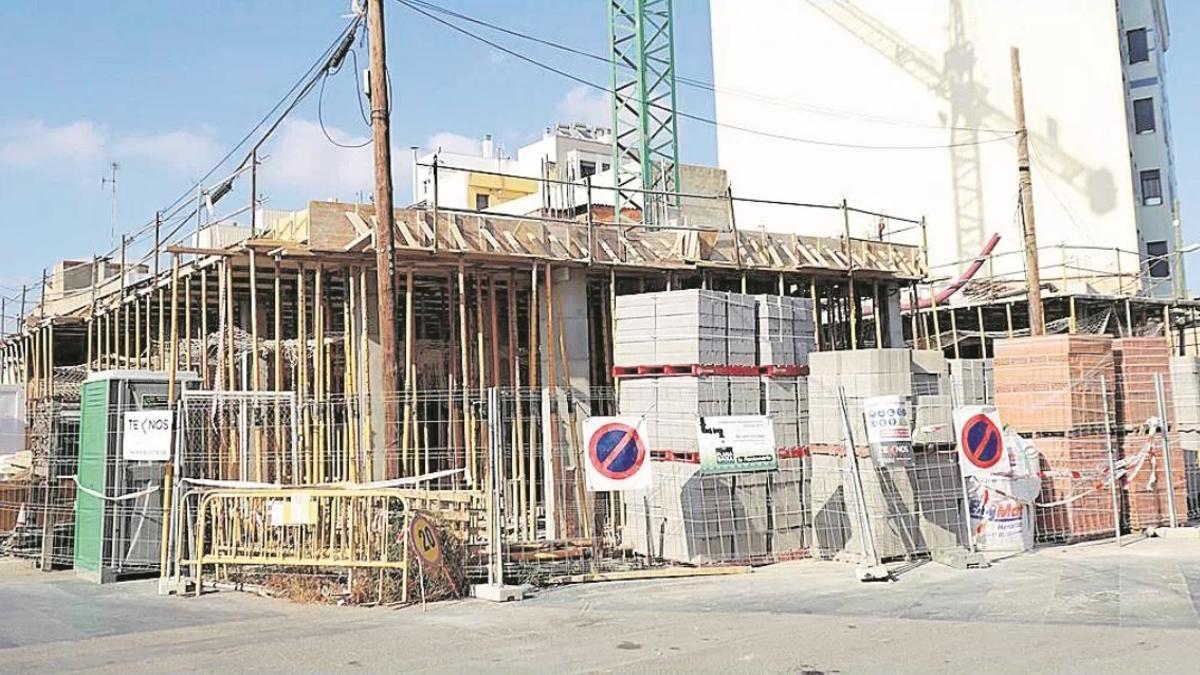Las labores, con una imagen reciente de las obras, avanzan a buen ritmo para disponer de este inmueble cuyo diseño puede apreciarse en el recuadro.
