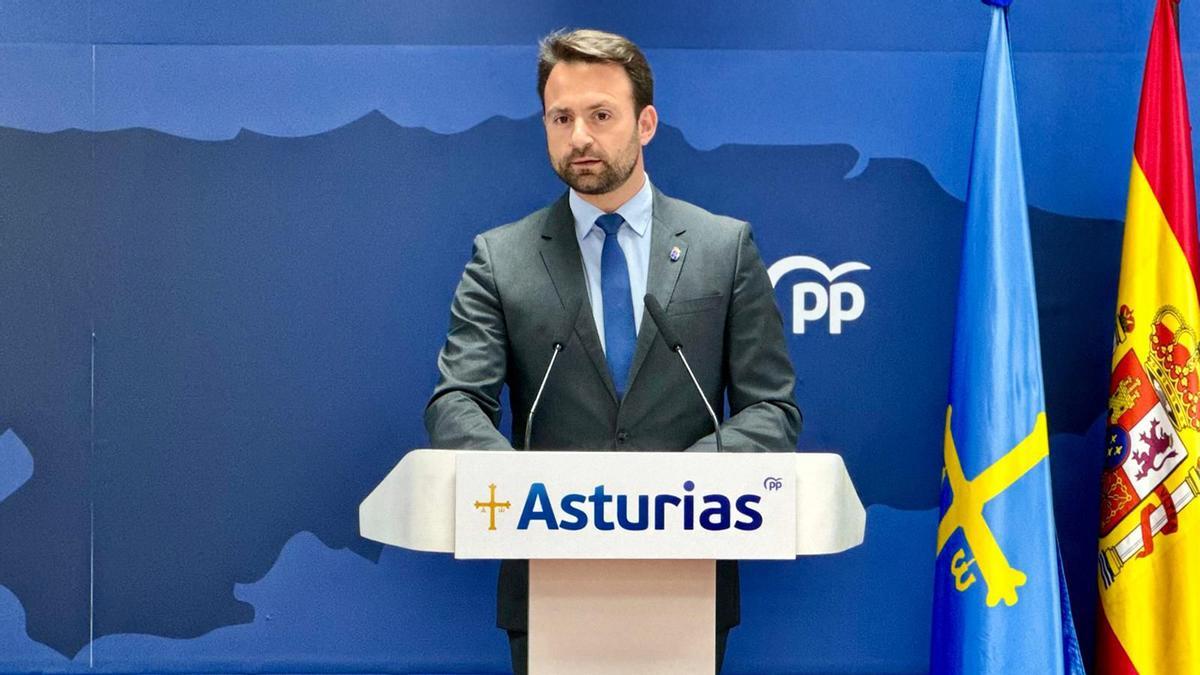 Álvaro Queipo en la Junta General del Principado