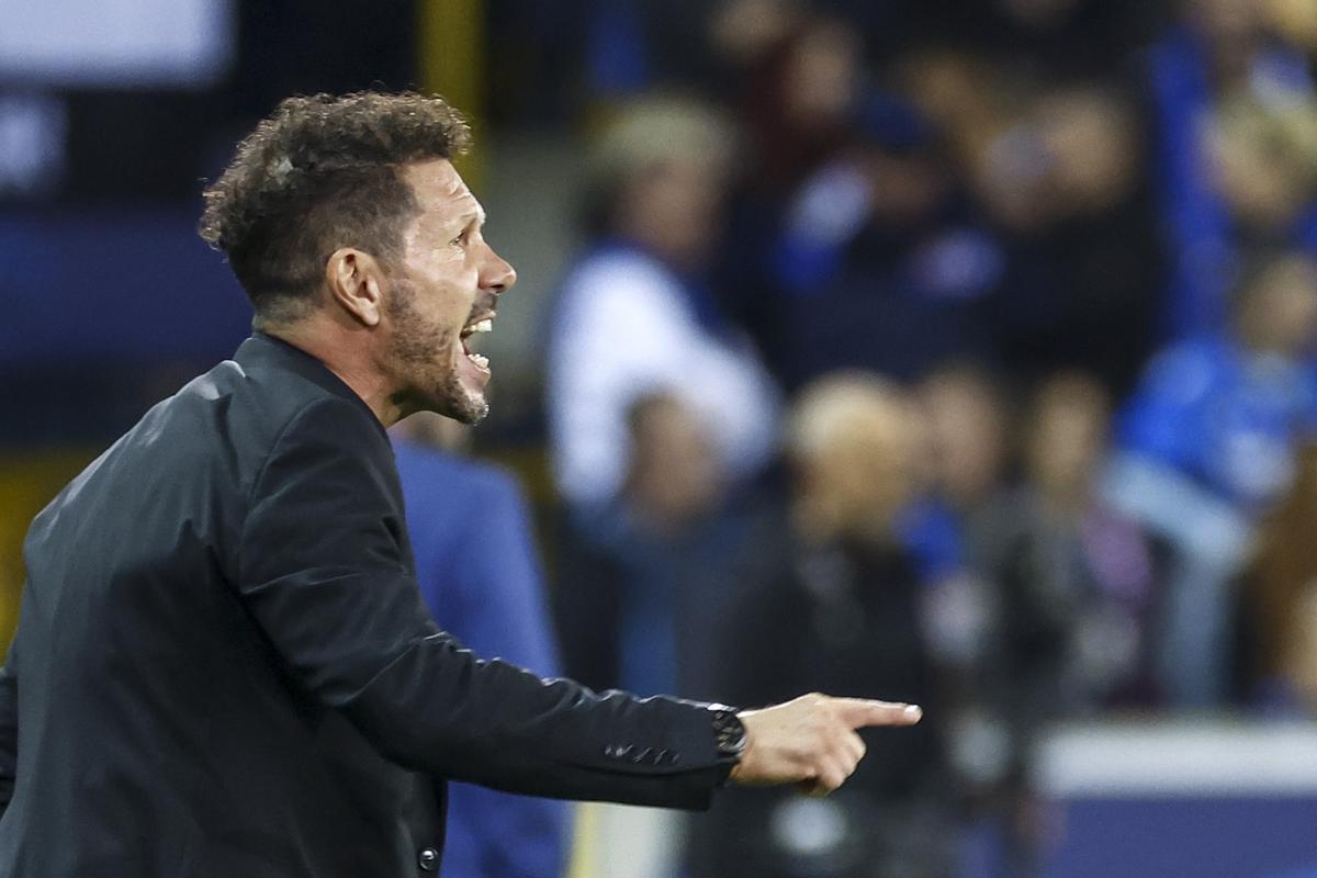 Bruges (Belgium), 04/10/2022.- Head coach of Atletico Madrid Diego Simeone reacts during the UEFA Champions League group B soccer match between Club Brugge and Atletico Madrid in Bruges, Belgium, 04 October 2022. (Liga de Campeones, Bélgica, Brujas) EFE/EPA/Stephanie Lecocq