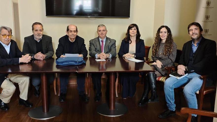El poeta y profesor Javier Pérez Bazo gana el Premio Internacional de Poesía “Miguel Hernández