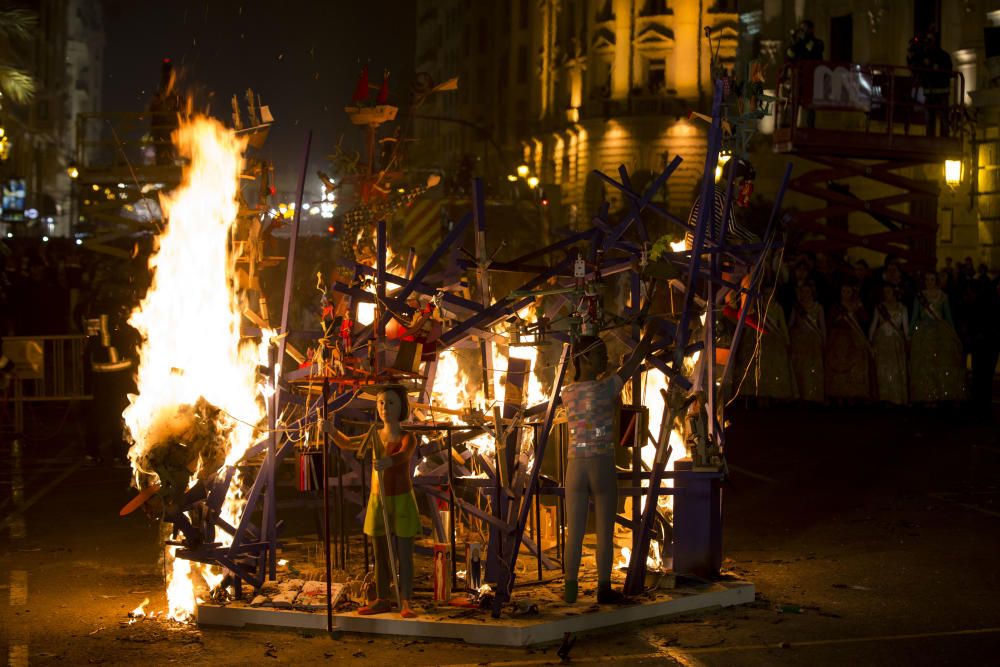 Arde la falla municipal infantil