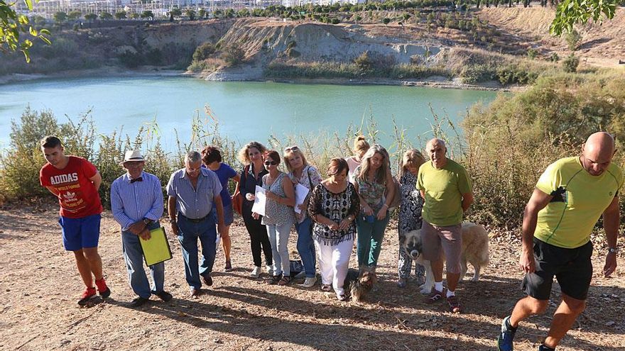 Miembros de la plataforma ciudadana por la Laguna de la Barrera, en octubre de 2016.