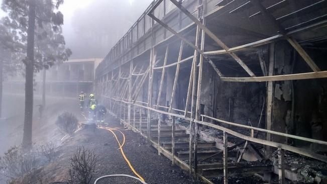 Imágenes del Parador tras el incendio.