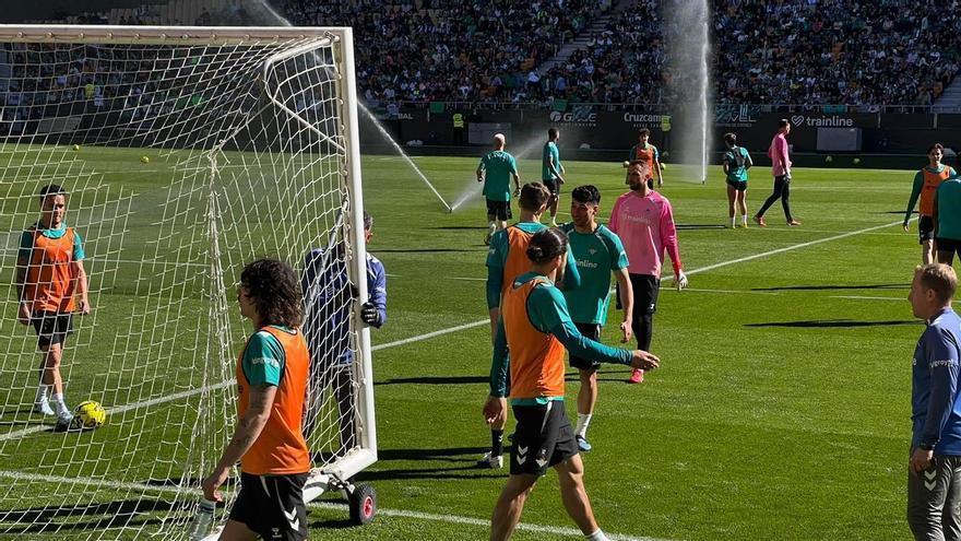 Vídeo | Manuel Pellegrini cierra el entrenamiento del Betis a puertas abiertas con un partidillo en campo reducido once contra once