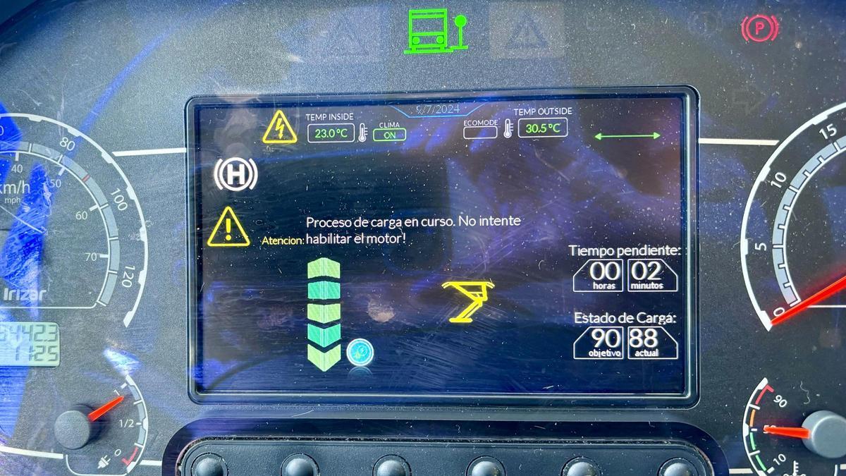 Pantalla del bus eléctrico, en el momento de la carga