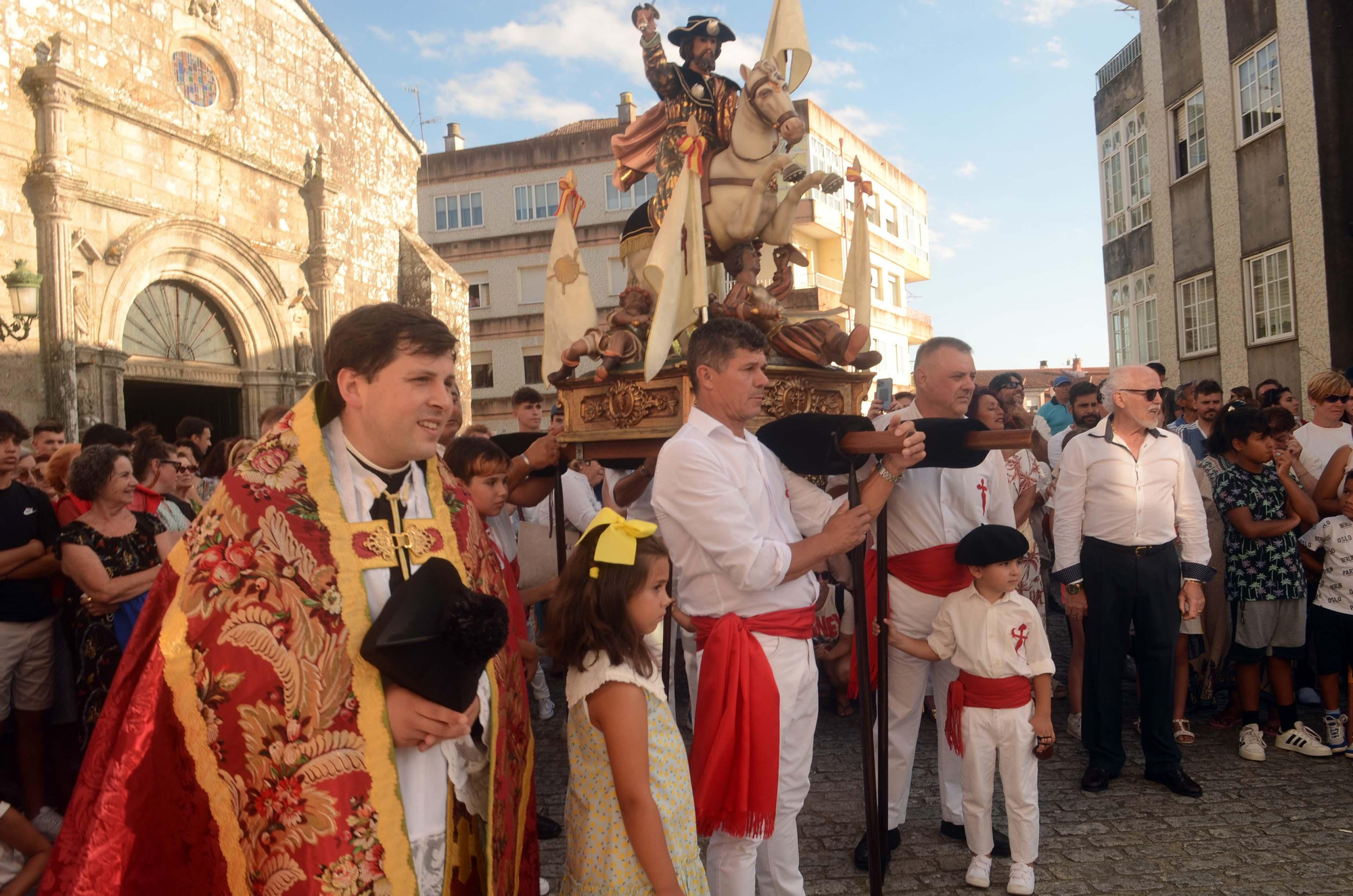 La "Danza de las Espadas" recupera en Carril todo su esplendor