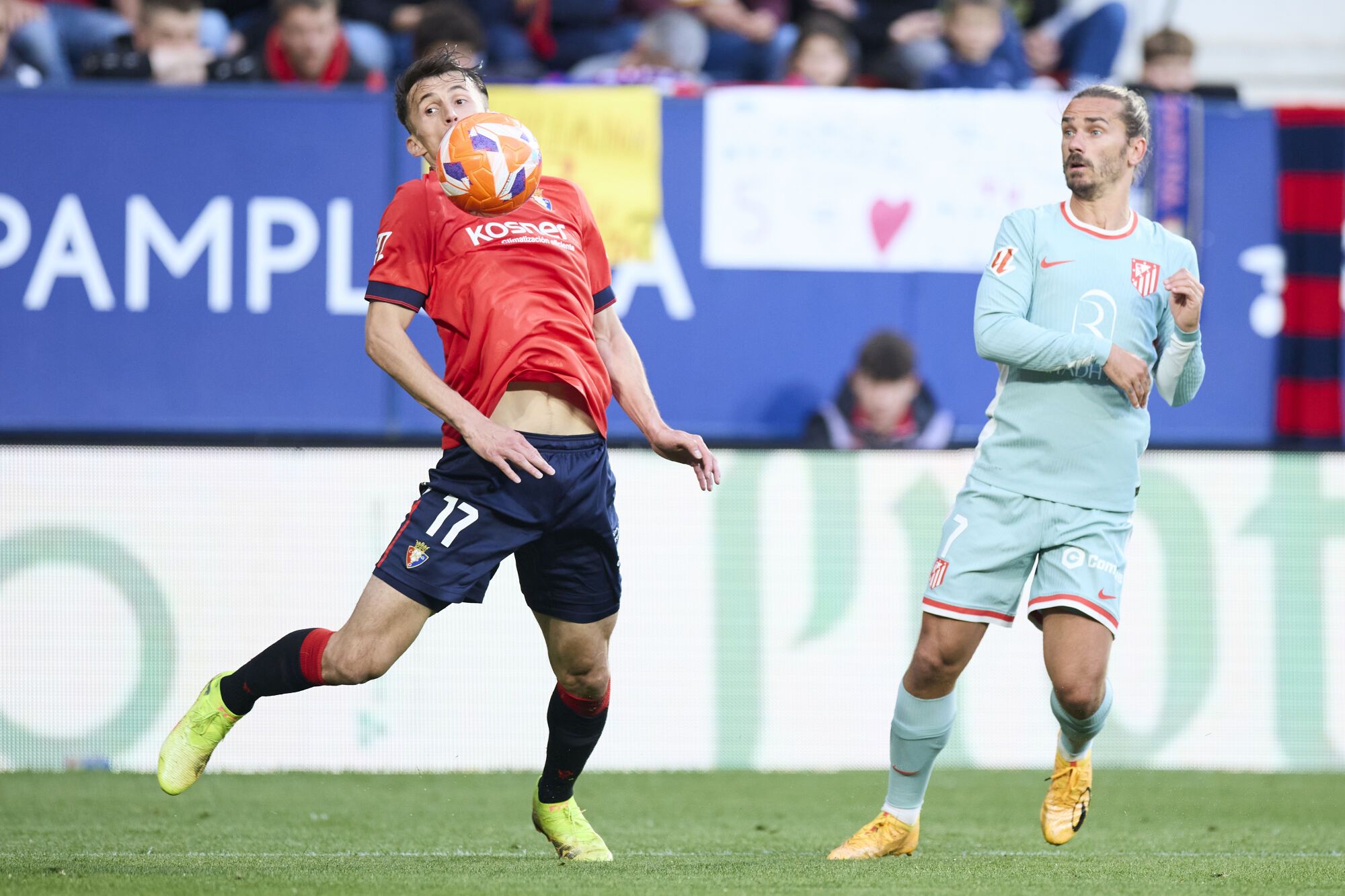 Ante Budimir of CA Osasuna competes for the ball with Antoine Griezmann of Atletico de Madrid during the LaLiga EA Sports match between CA Osasuna and Atletico de Madrid at El Sadar on May 15, 2025, in Pamplona, Spain. AFP7 15/05/2025 ONLY FOR USE IN SPAIN. Ricardo Larreina / AFP7 / Europa Press;2025;SPAIN;SPORT;ZSPORT;SOCCER;ZSOCCER;CA Osasuna v Atletico de Madrid - LaLiga EA Sports;
