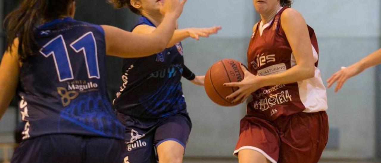 Un momento del partido entre el Innobasket y el Unami que se disputó en Jardín de Cantos.