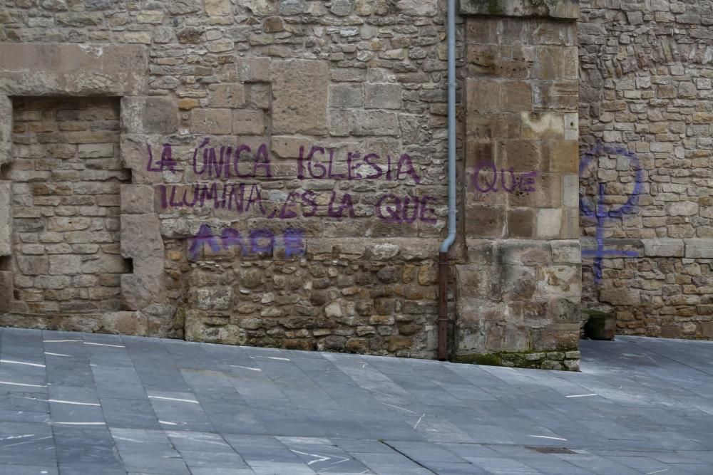 Pintadas en las iglesias de San Antonio y San Nicolás