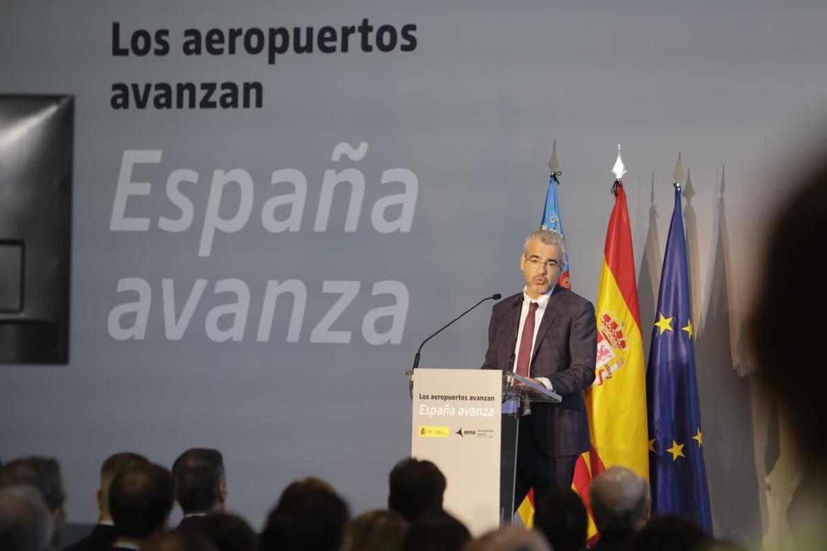 Visita de Pedro Sánchez al aeropuerto de Alicante-Elche para anunciar la inversión en aeropuertos Visita de Pedro Sánchez al aeropuerto de Alicante-Elche para anunciar la inversión en aeropuertos
