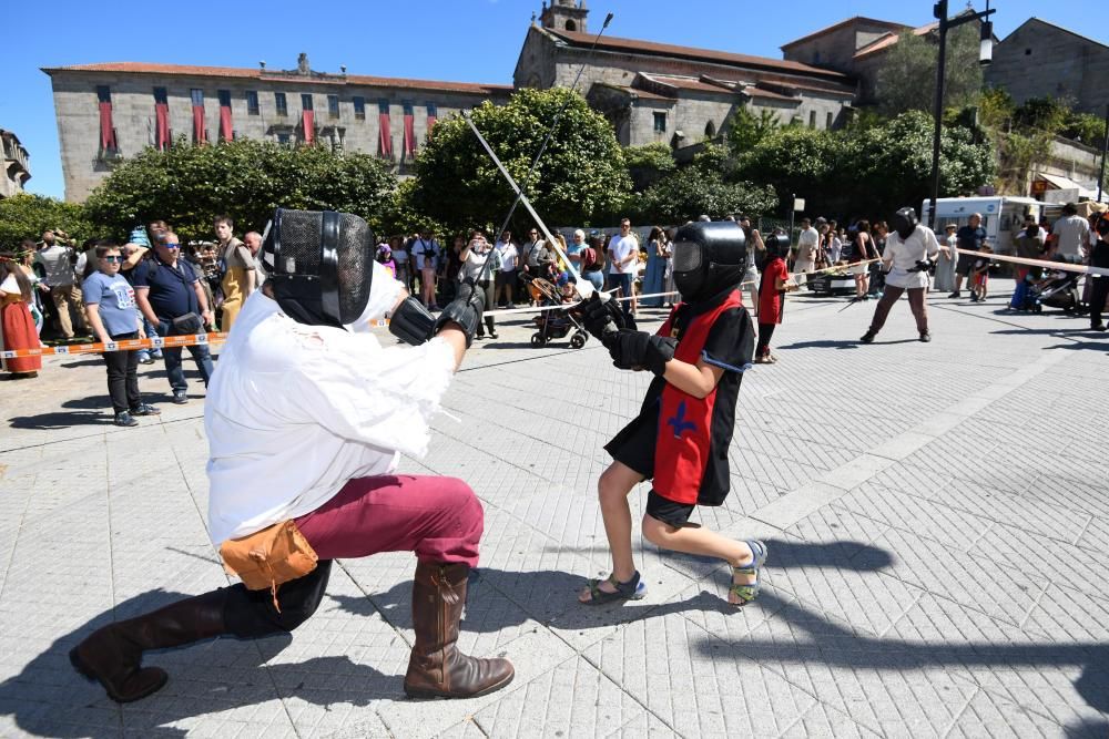 Miles de asistentes consolidan la Feira Franca como una de las fiestas históricas más destacadas de Galicia