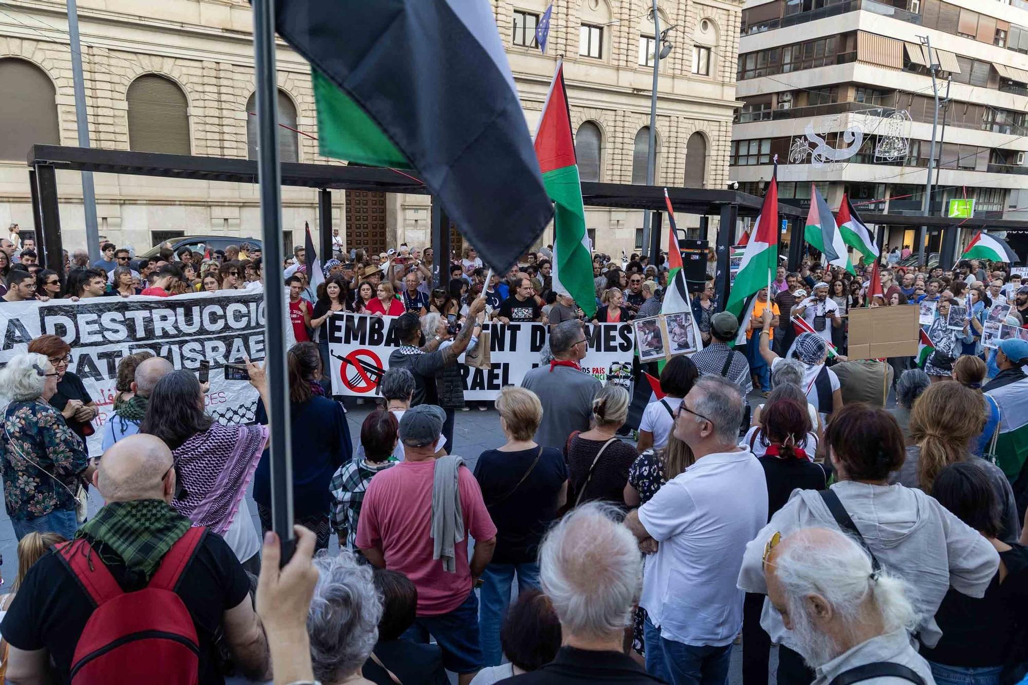 Medio millar de voces claman en la Muntanyeta por la liberación de la flotilla y el boicot a Israel