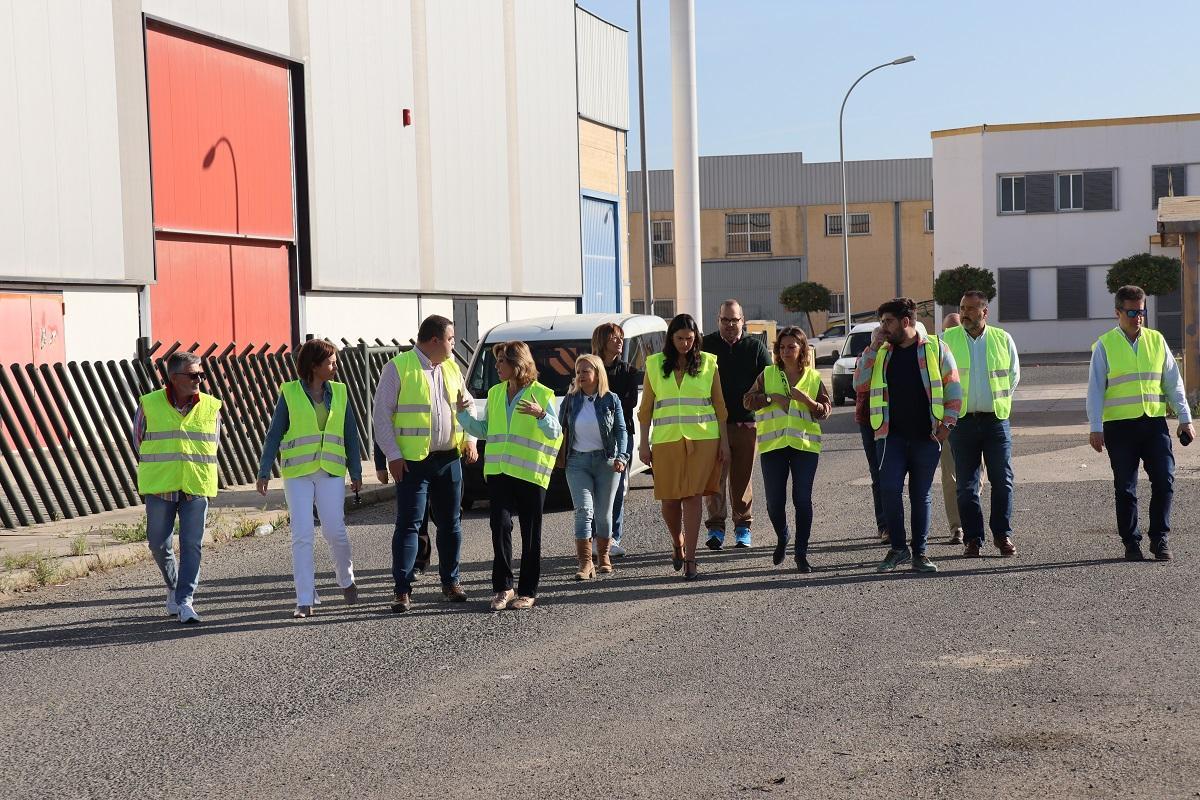 Parlamentarios, alcaldes y concejales del PSOE en el acto reivindicativo celebrado en El Carpio.