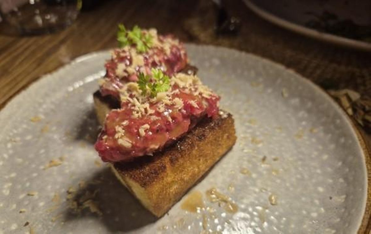Mini brioche de steak tartar del restaurante Troqué.