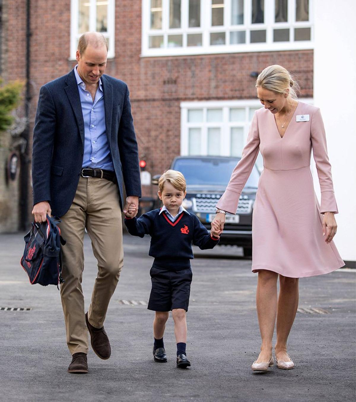 El príncipe George con su padre y su profesora