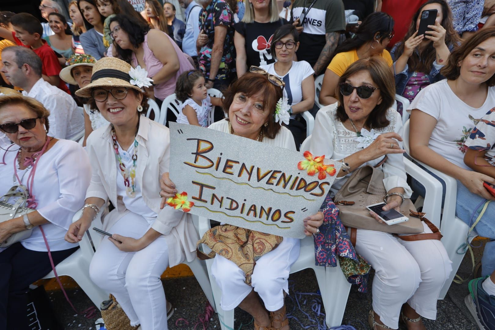 En Imágenes: El Desfile del Día de América llena las calles de Oviedo en una tarde veraniega