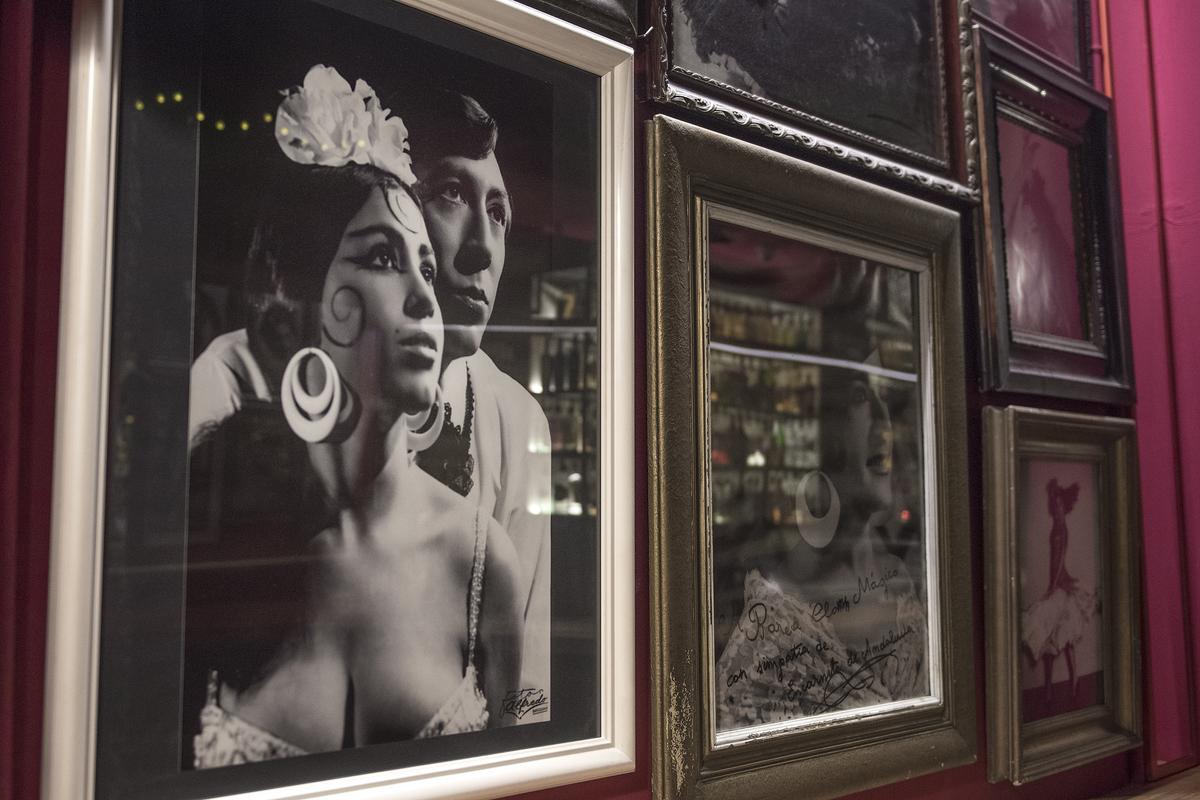 Retrato de una pareja artística desconocida, hecha en Foto Alfredo, en el bar bodega La Belter.