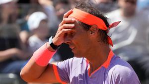 Rafa Nadal se lamenta en el partido de segunda ronda de Roma ante Hubert Hurkacz