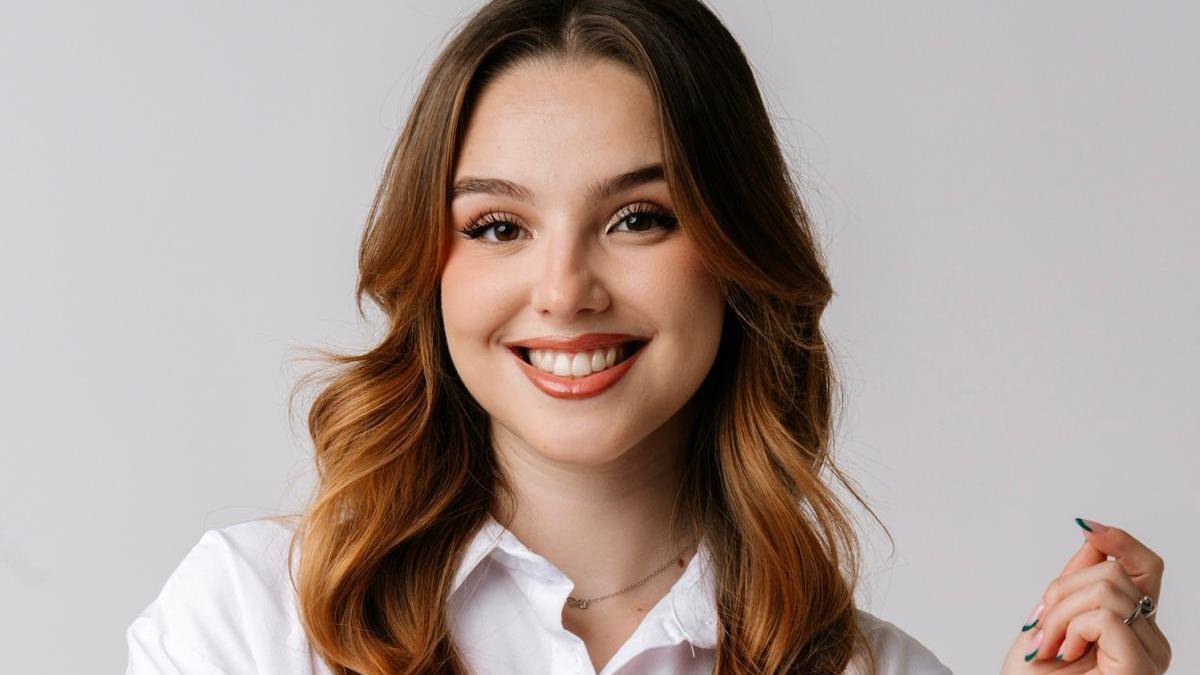 Alicia Catalán se estrena en la literatura con la novela romántica 'El canto de las ballenas sin mar'