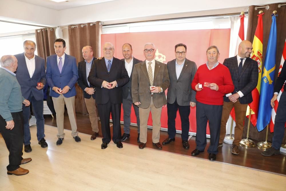 Distinción de nuevos socios de honor del Sporting.