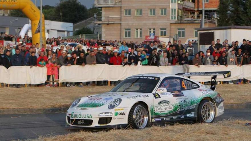 El Porsche de Sergio Vallejo, en el tramo del Polígono del año pasado. // Jesús Regal