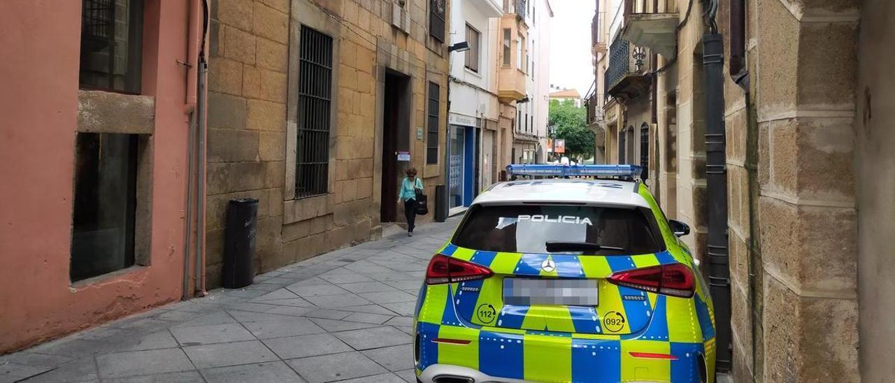 La policía ve delito de malversación en el uso del coche de la Policía Local de Plasencia en Portugal.