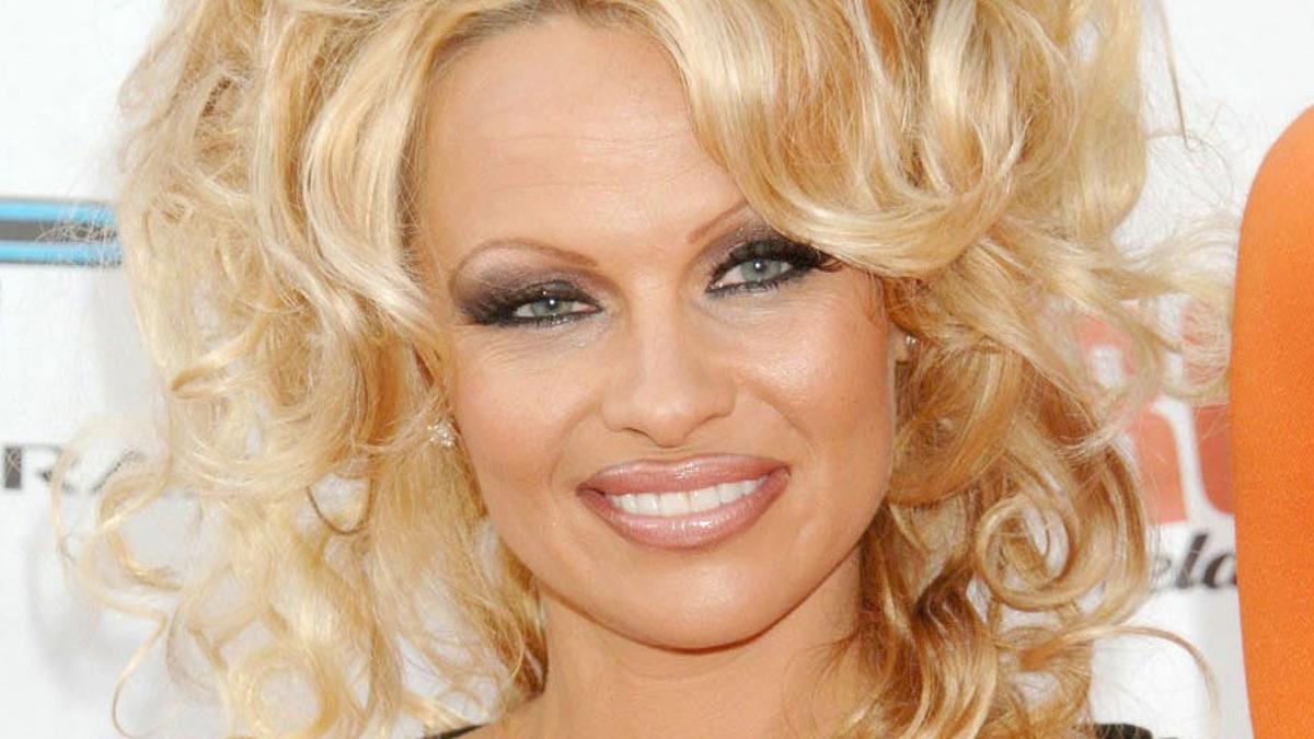 Pamela Anderson baraja abrir una cadena de club de streaptease