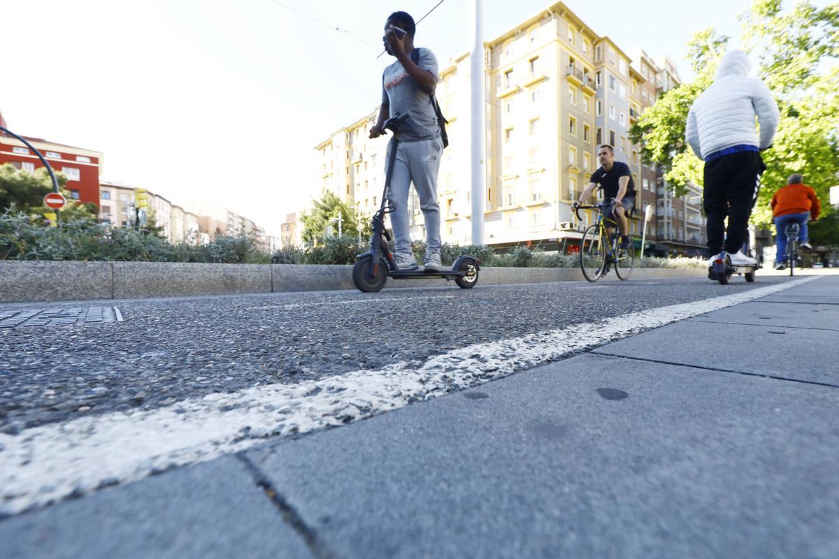 TRAMO DE CARRIL BICI QUE UNA GRAN VIA CON FERNANDO EL CATOLICO SOBRE LA AVENIDA DE GOYA, BICICLETAS, PATINETES, VMP, GLOVO, PATINES, BICIS, MOVILIDAD URBANA