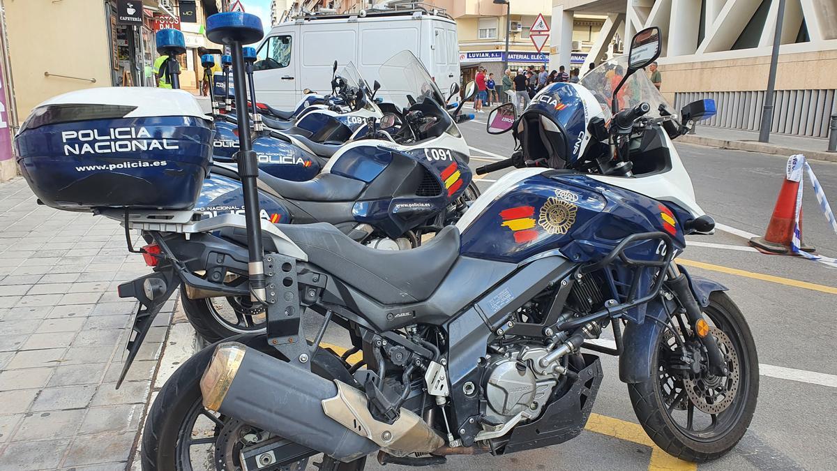 Imagen de motos de la Policía Nacional en la Comisaría Provincial de Alicante.