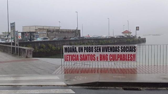 El cartel instalado cerca del muelle de pasajeros. | FDV
