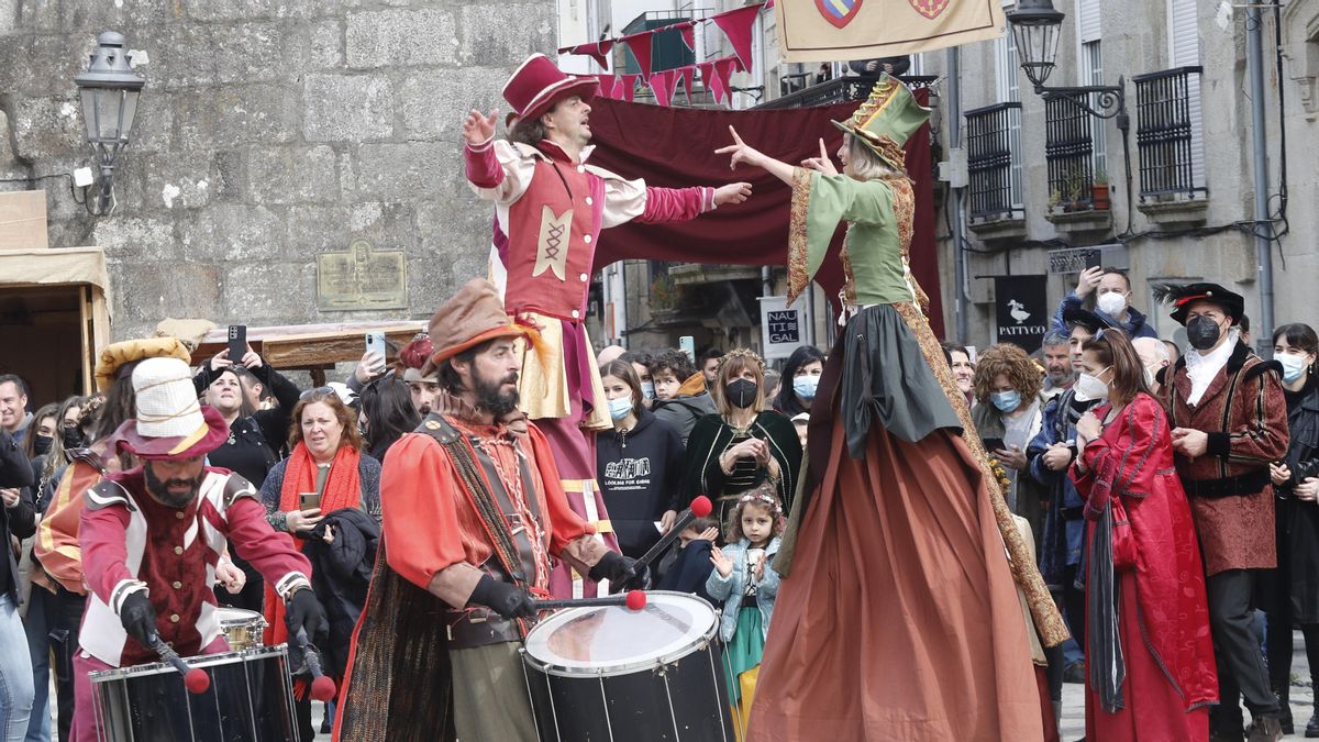 Animación callejera en la fiesta de la Arribada.