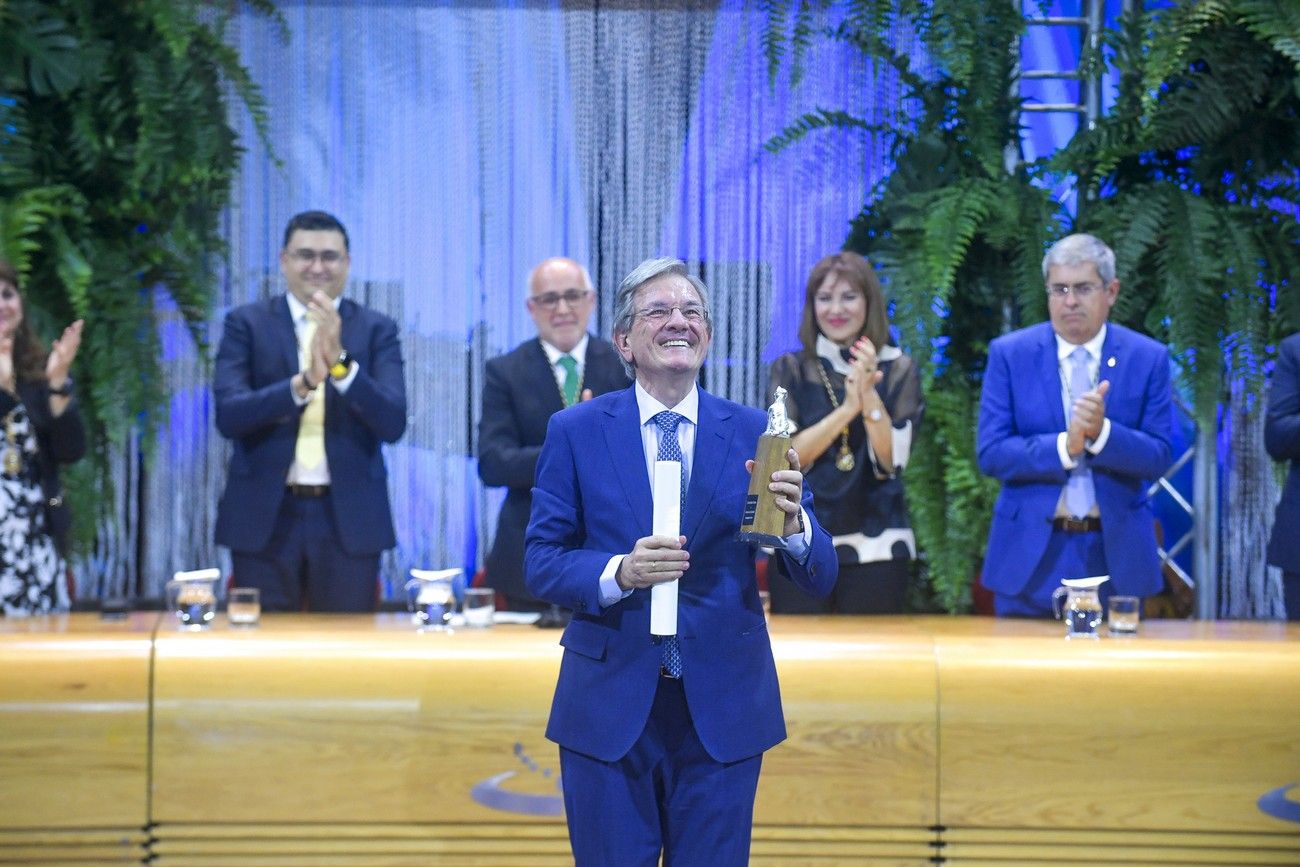 Entrega de Honores y Distinciones del Cabildo de Gran Canaria en su 110 aniversario