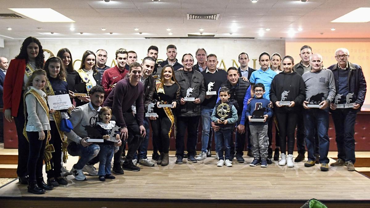 Todos los galardonados por la asociación de la prensa taurina de la Vall.