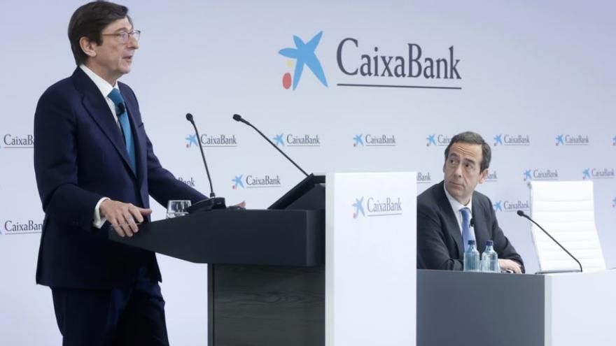 José Ignacio Goirigolzarri y Gonzalo Cortázar durante la presentación de resultados de Caixabank