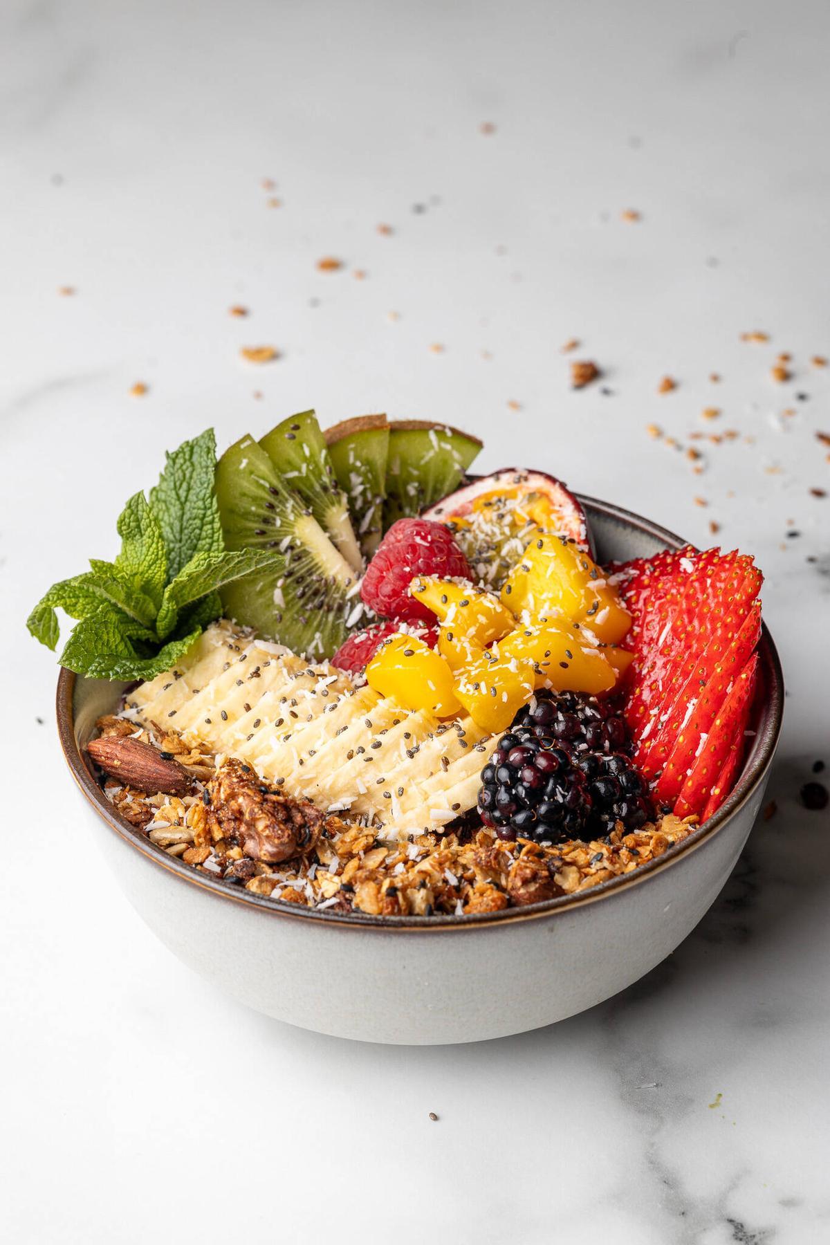 Früchtebowl mit Müsli.