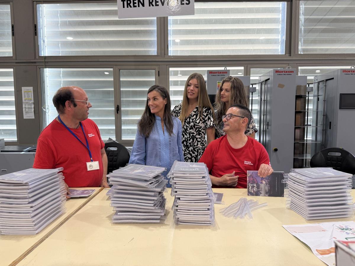 La Reina Letizia, la Princesa Leonor y la Infanta Sofía visitan por sorpresa la Casa Esment La Reina Letizia, la Princesa Leonor y la Infanta Sofía visitan por sorpresa la Casa Esment