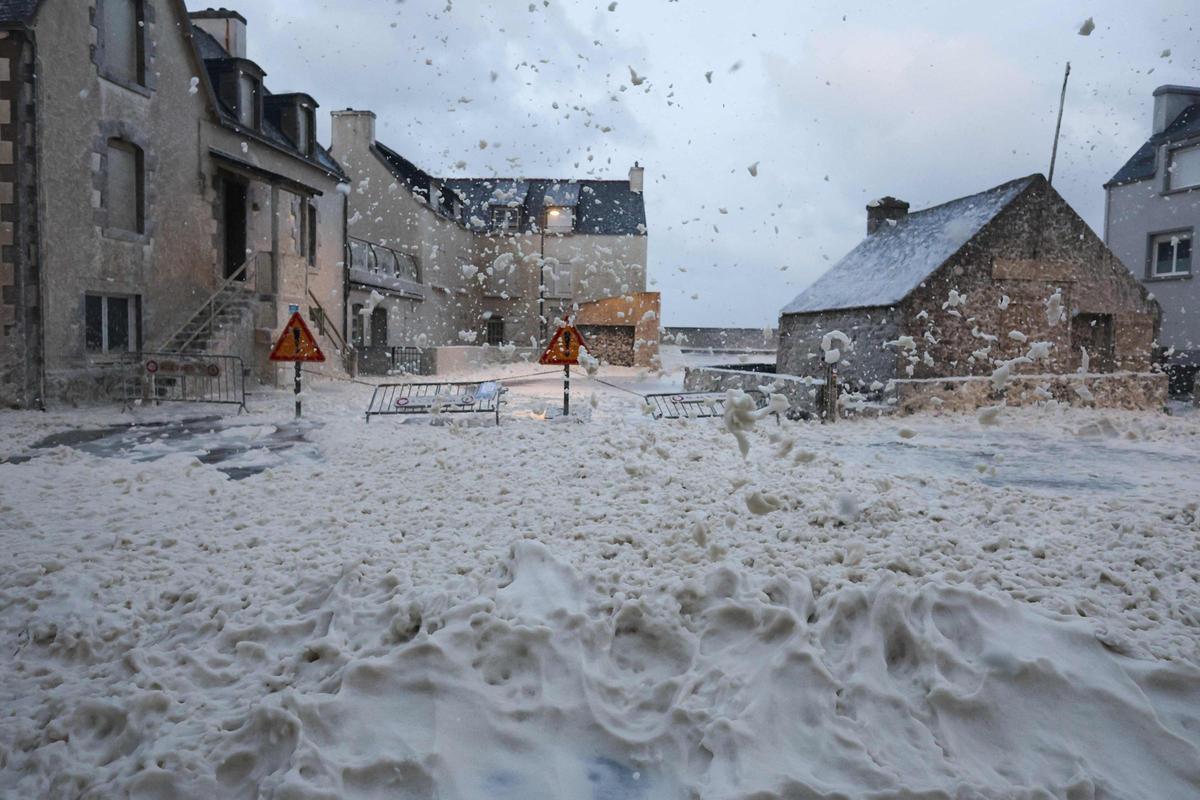 Efectos de la borrasca Ciarán en Penmarch, en la región de la Bretaña, en Francia