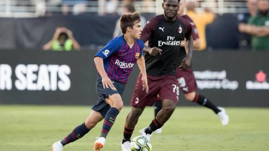 Riqui Puig acapara les mirades en el Barça-Milan