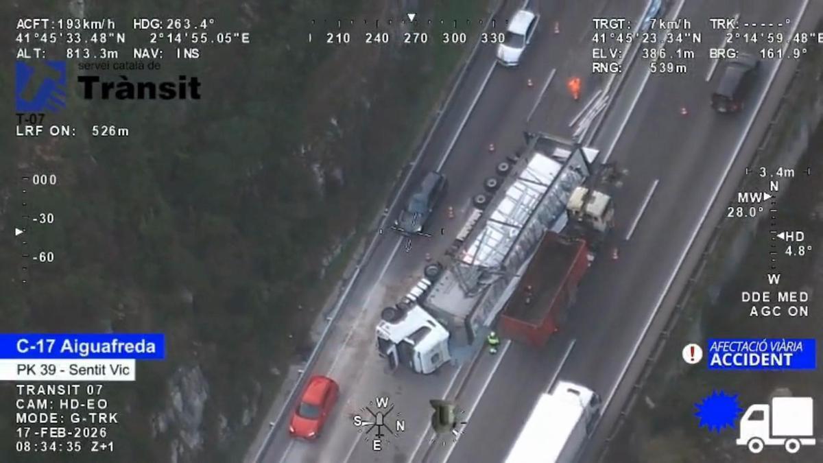 El camió accidentat a la C-17, a Tagamanent