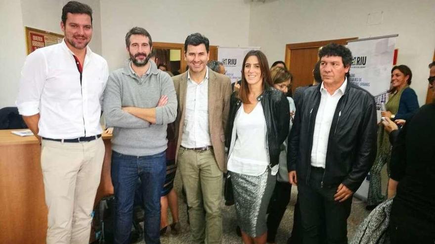 José López (izquierda), Casares (centro) y el edil estradense Alberto Blanco (derecha) en Madrid.