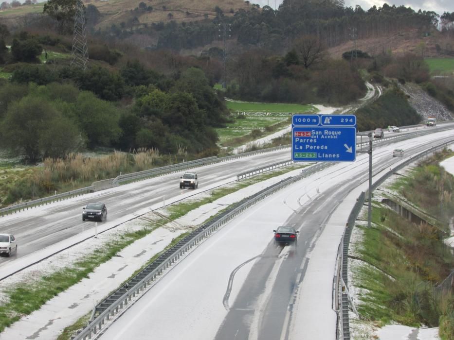 Impresionante granizada en Llanes