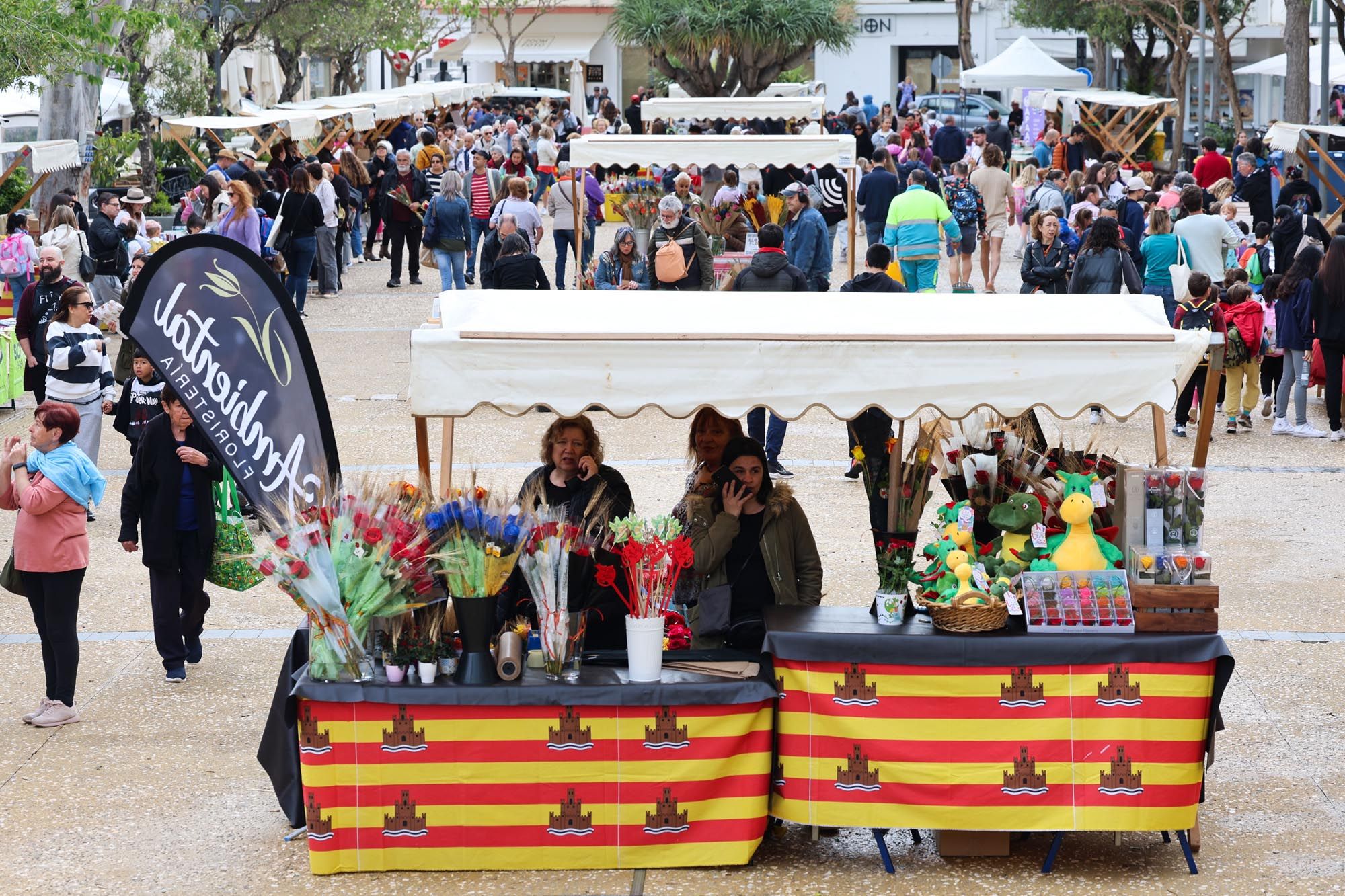 Todas las imagenes de Sant Jordi en Ibiza
