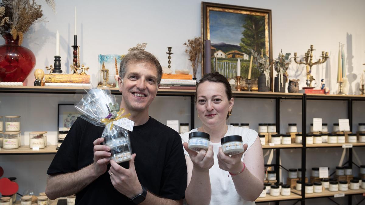 Tienda de velas rocigarcía, en Betanzos, con las nuevas creaciones con olor a verano.